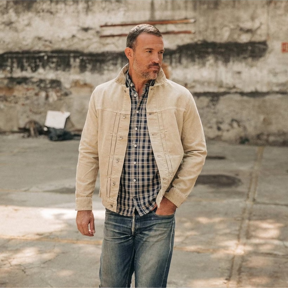EXCELLENT Taylor Stitch The Dispatch Jacket in Khaki Corduroy - Med (40).